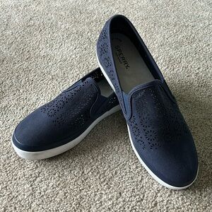 Sperry Top-Sider women’s size 10 navy blue slide on sneakers